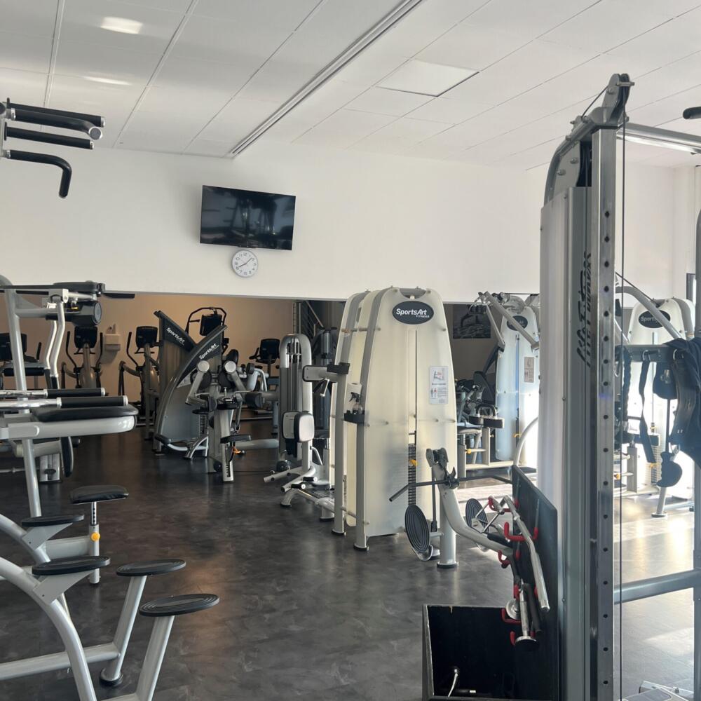 Fitnessstudio Eisenberg Gerätepark und Krafttrainingsmaschinen